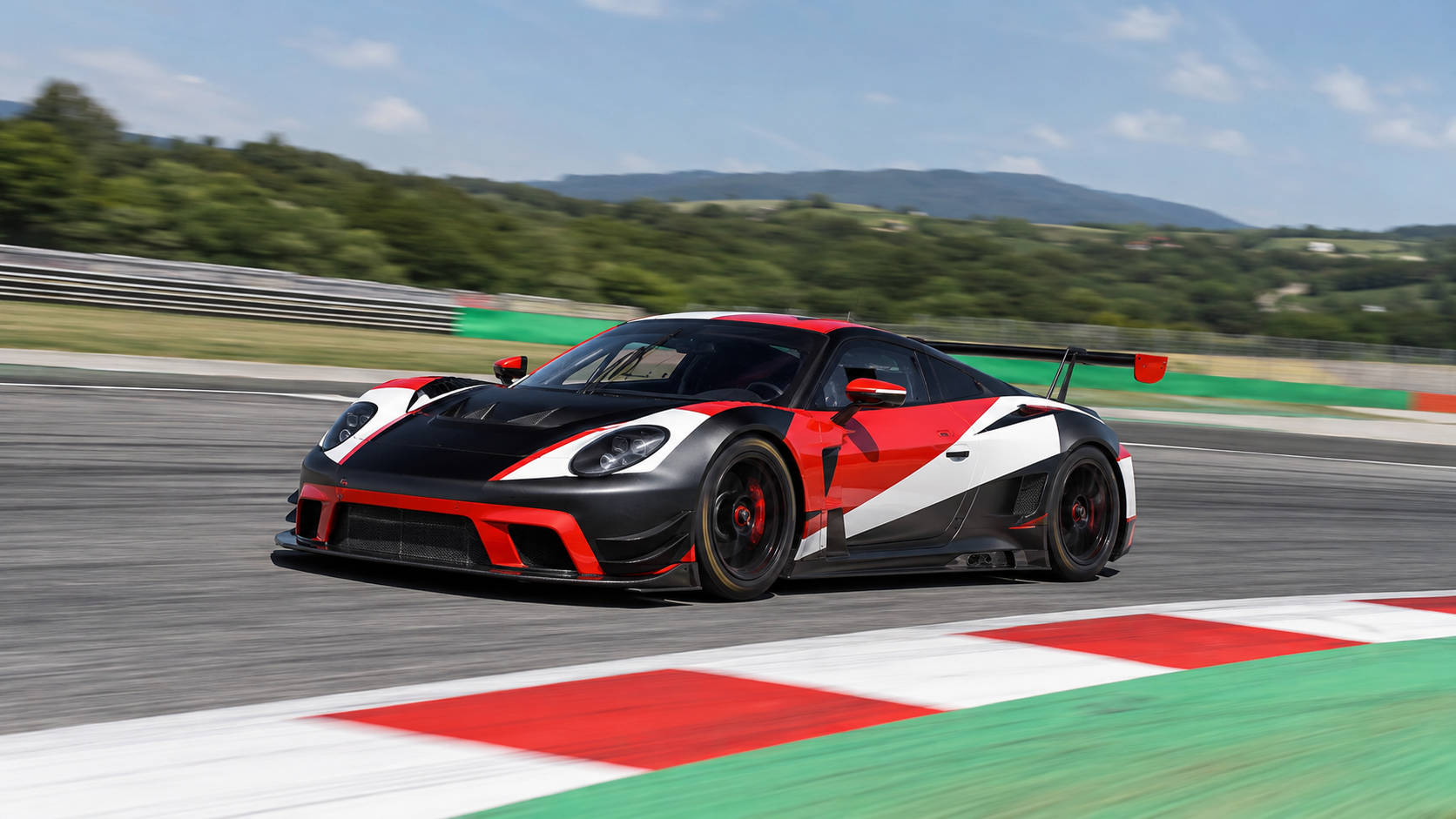 Auto GT3 in azione su un circuito